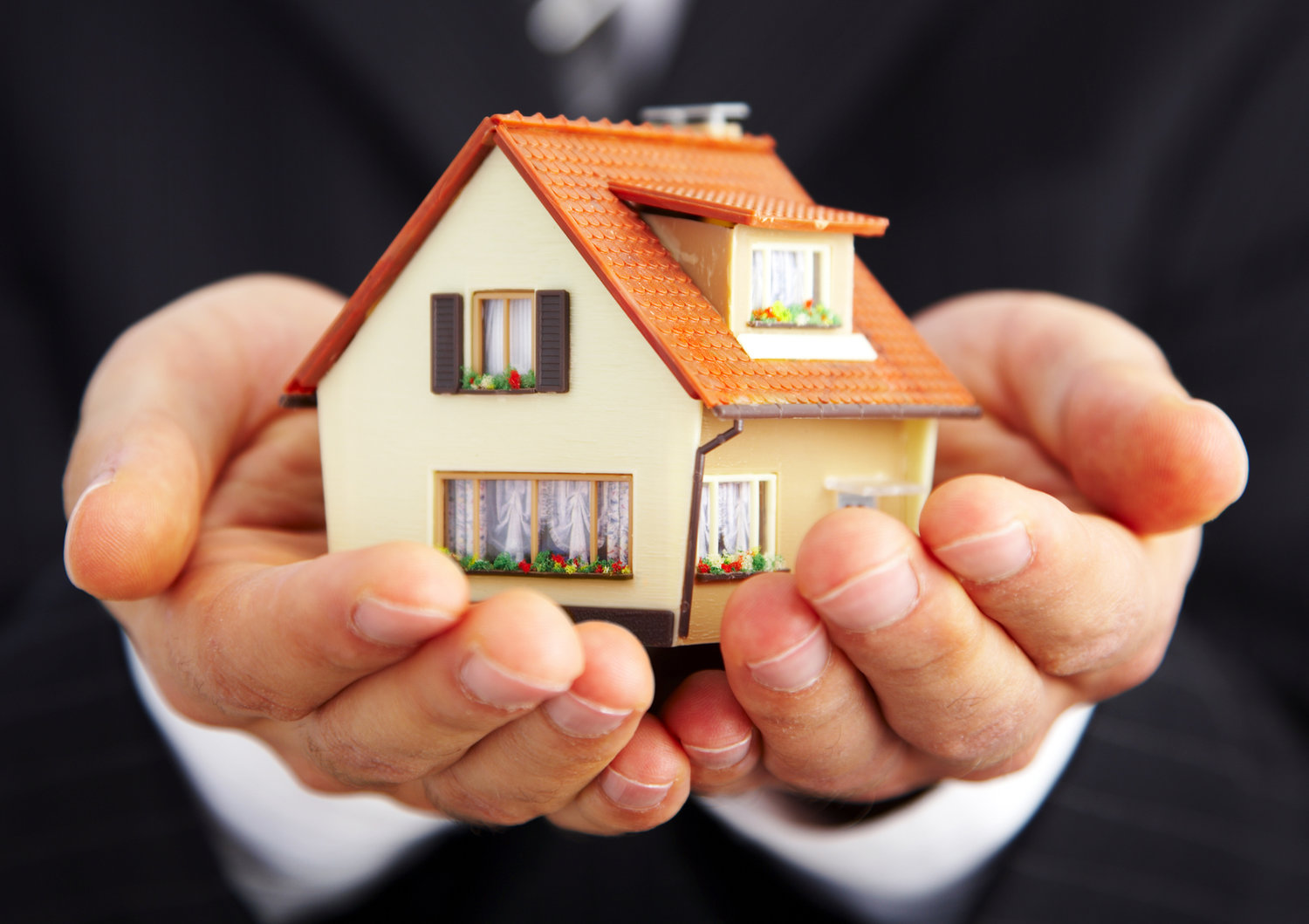 Hand of the businessman with the house