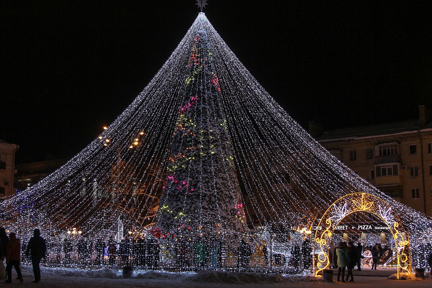 Ялинка на Театральній площі
