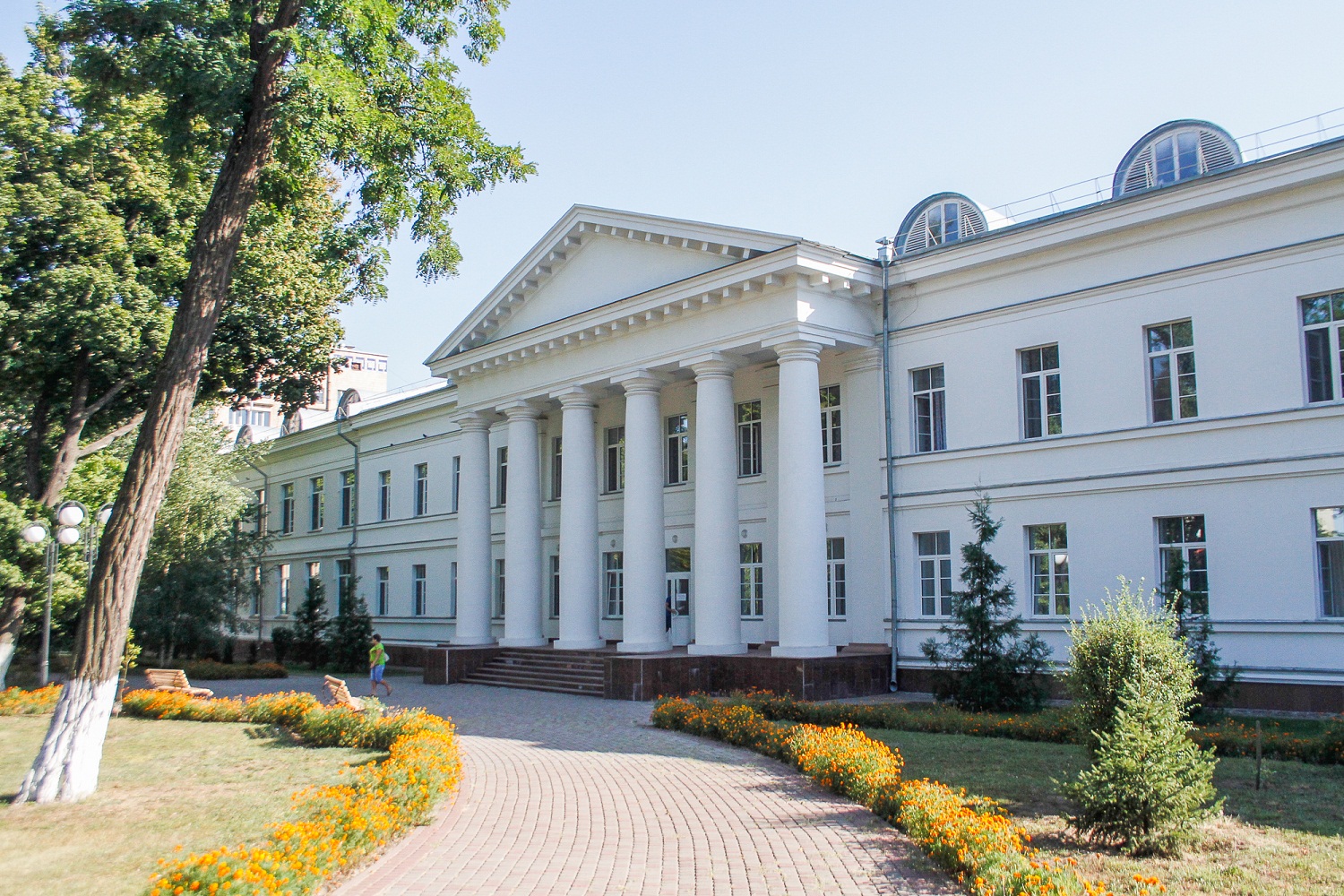 У лікарнях Полтавщини збільшують кількість ліжок для хворих на коронавірус