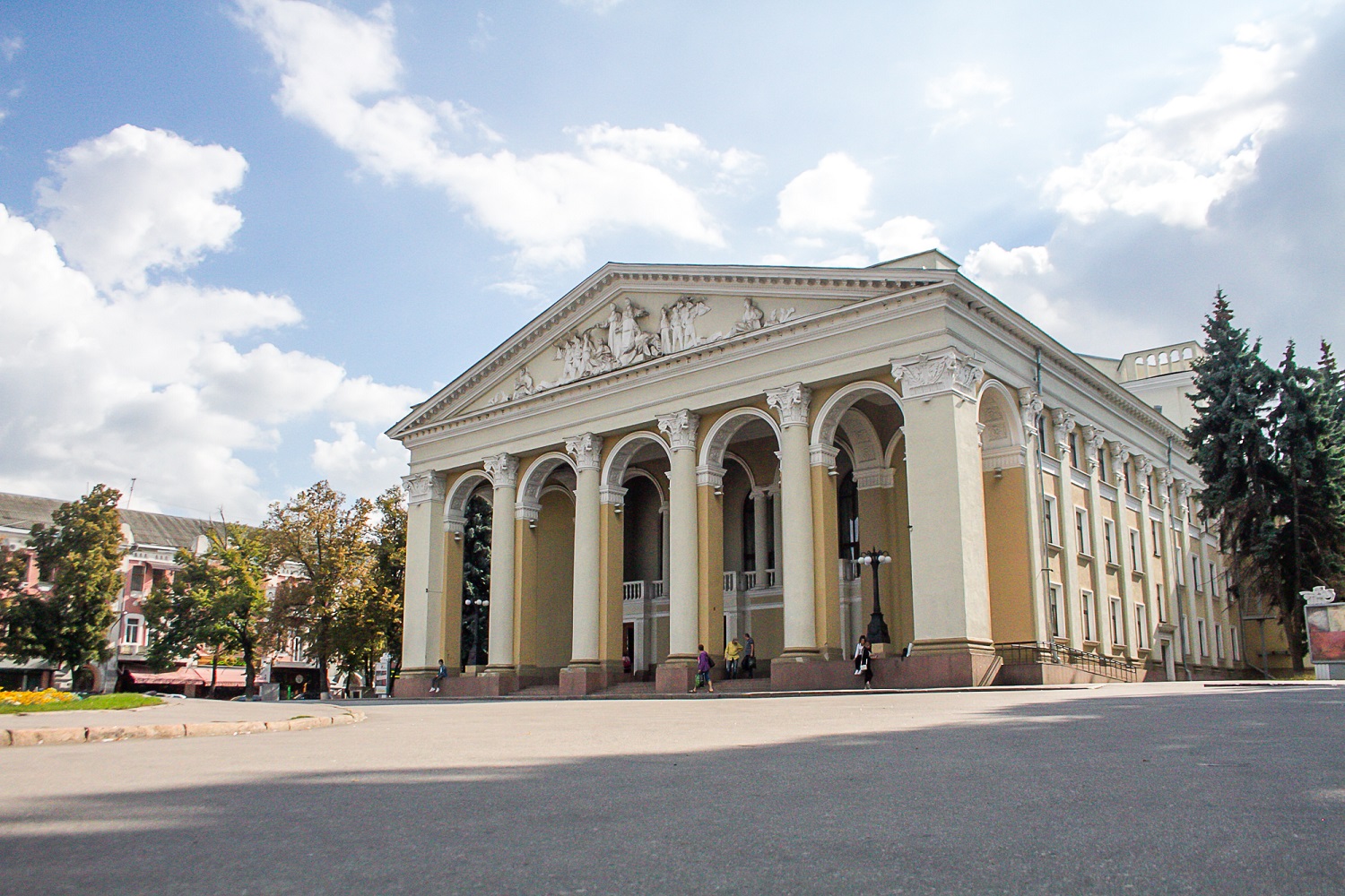 Театр Гоголя у Полтаві
