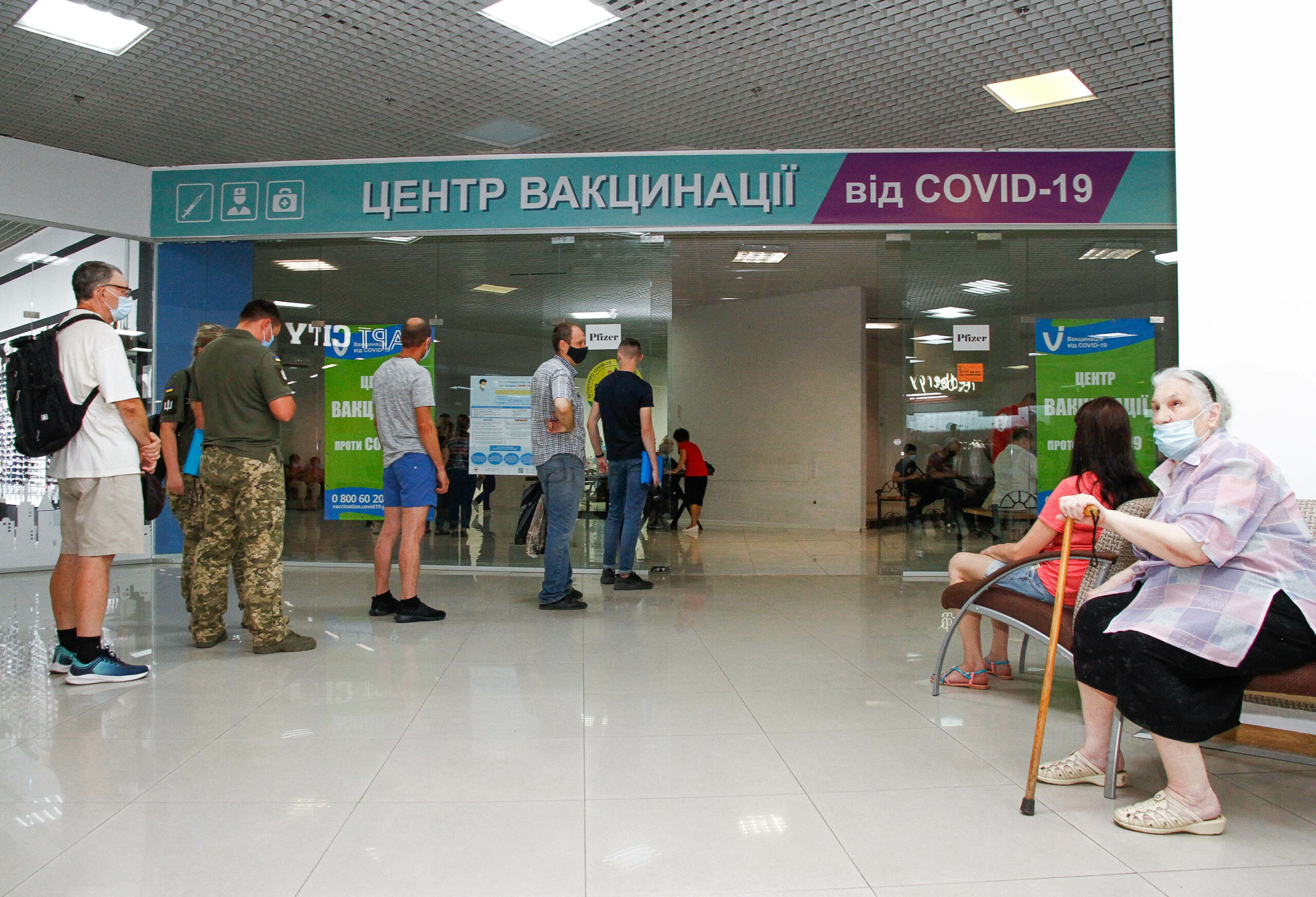 Черга у пункті вакцинації