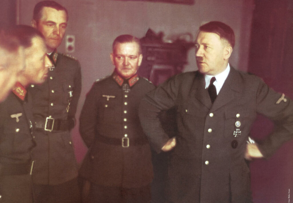 Адольф Гітлер у Полтаві 1 червня 1942 року (Фото – histrf.ru)