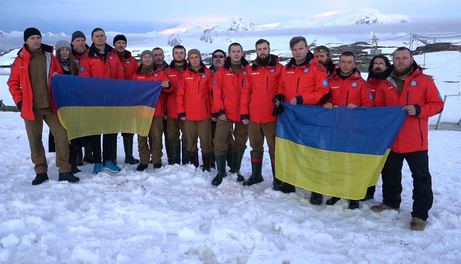 Крайні праворуч – Андрій Хитрий та Антон Омельченко