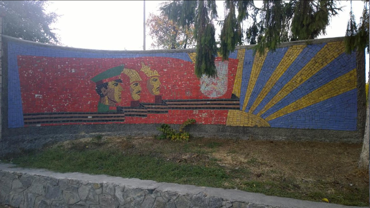 Було-панно із більшовиками у Лубнах