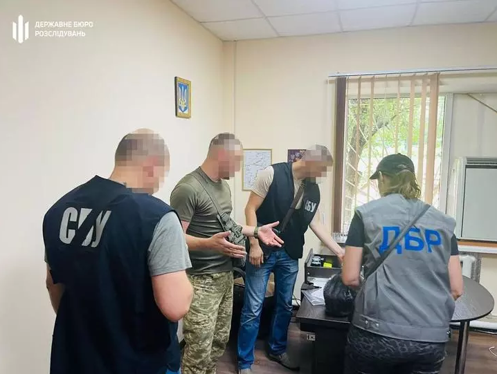 Затримання начальника військкомату