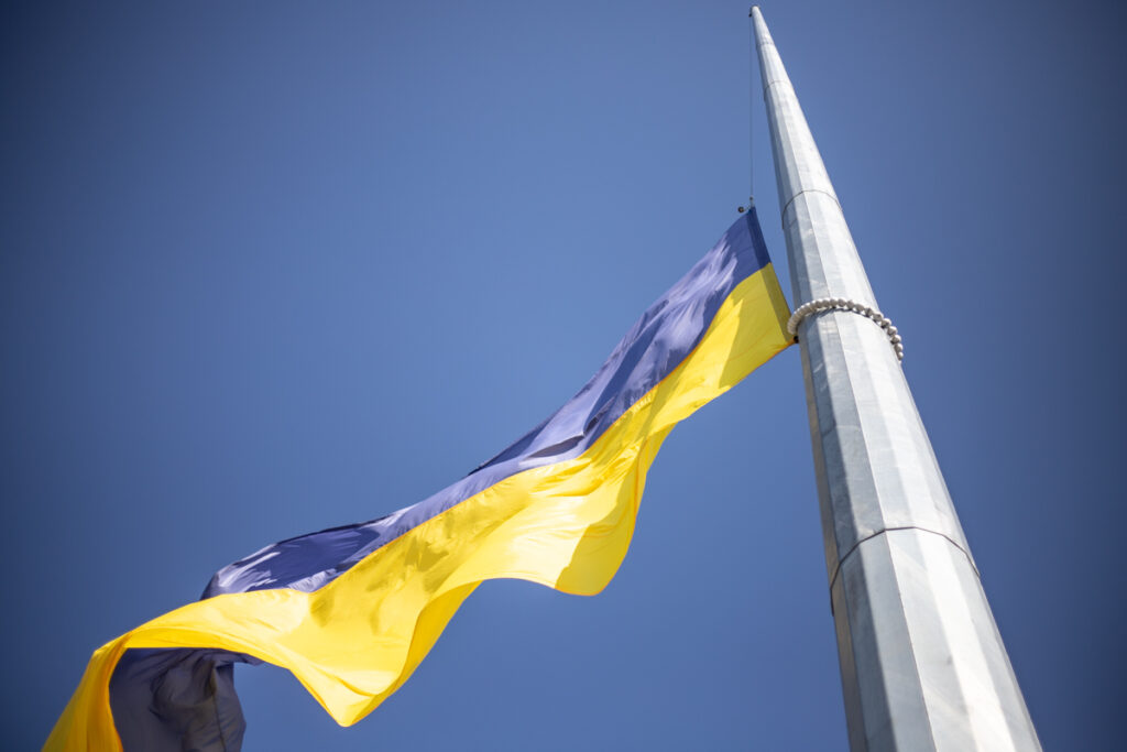 ЗМІСТ - Фоторепортаж з підняття стяга у Полтаві до Дня державного ...