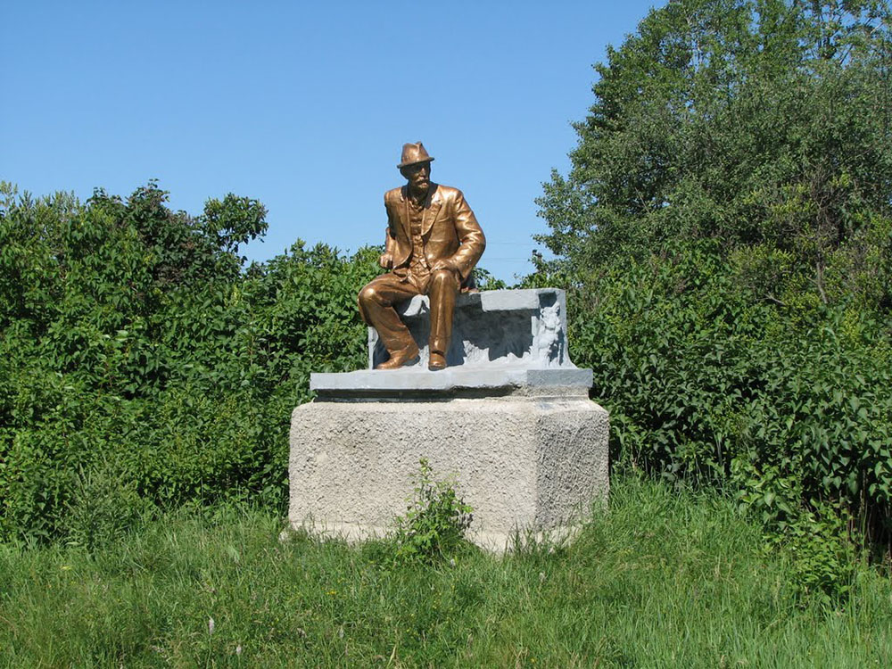 Пам’ятник Мічуріну в Мачухах