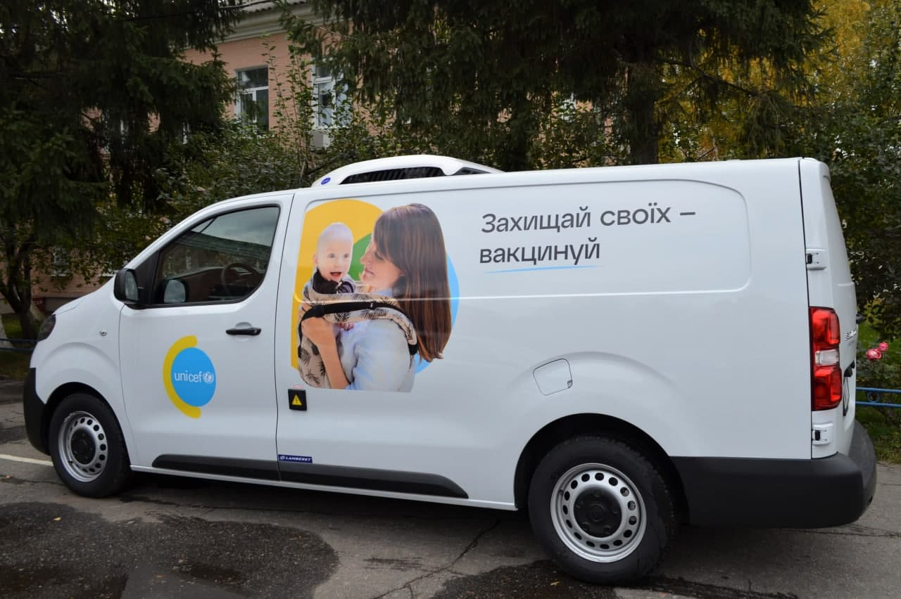 Ілюстративне фото. Авто для транспортування вакцин, яке отримала Полтавщина