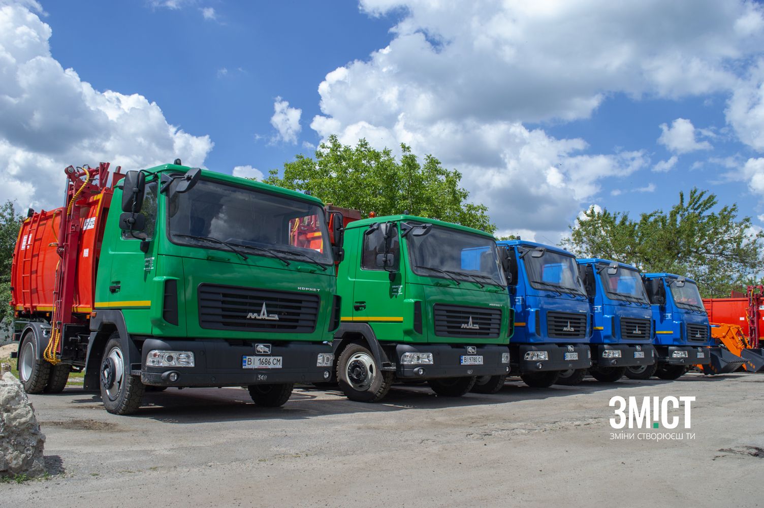 Такі сміттєвози представили у Полтаві у 2019 році. Їх придбали для КАТП-1628