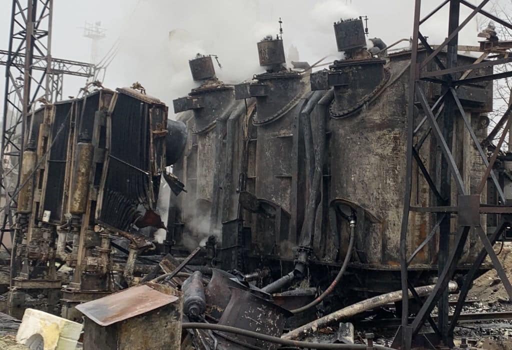 Ілюстративне фото. Наслідки обстрілів однієї з підстанцій на заході України під час повномасштабної війни.