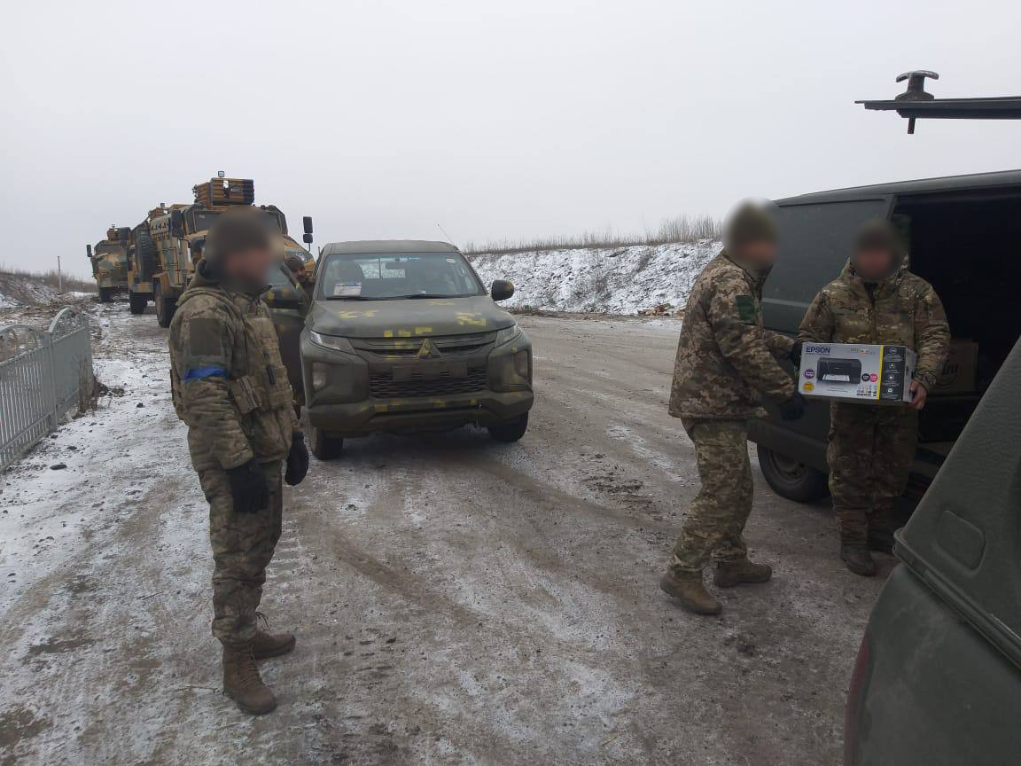 На рації та спальники для захисників Соледара і Бахмута полтавці зібрали  135 тисяч гривень: збір продовжується - ЗМІСТ