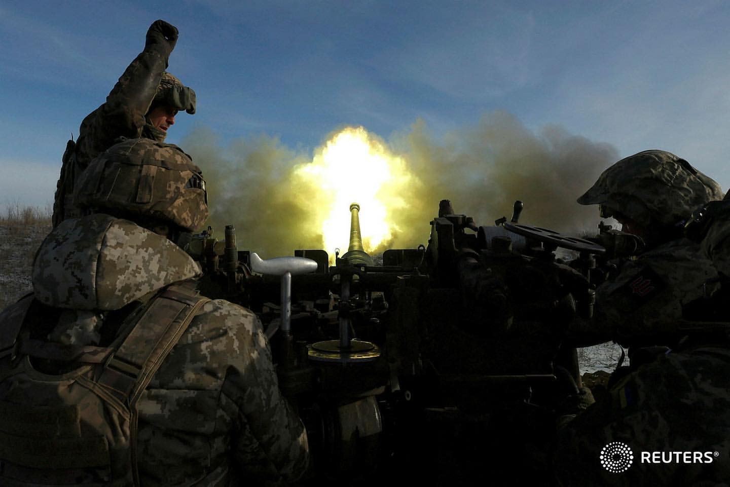 Українські військові стріляють з ППО поблизу Бахмута. 10 січня 2023 року