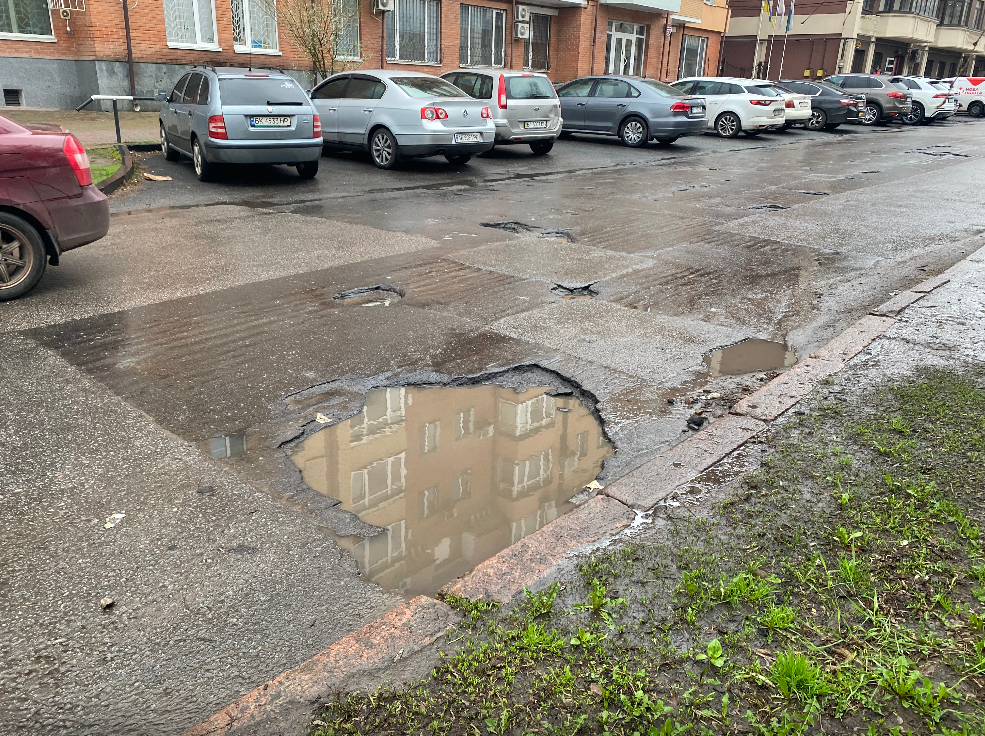 Яма на полтавській дорозі