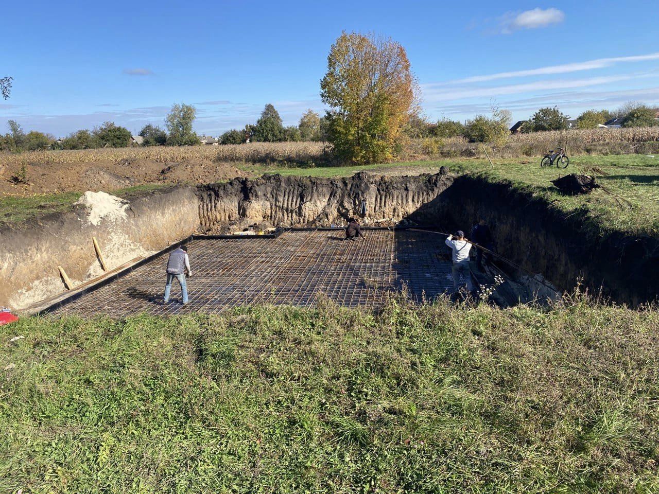 Початкові етапи будівництва укриття в Коломацькій громаді