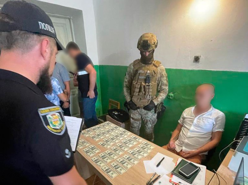 «Преміум» пакет за 15 тисяч доларів хабаря чи бюджетне ВЛК: у Полтаві викрили нову схему