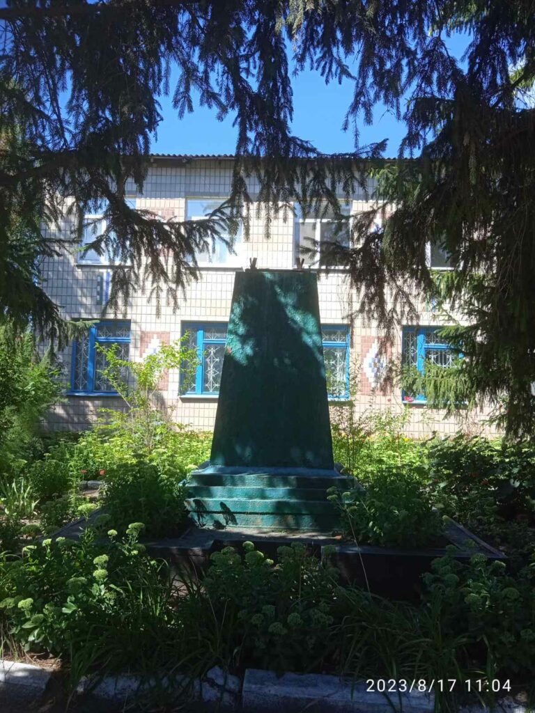 Братська могила партизанів 