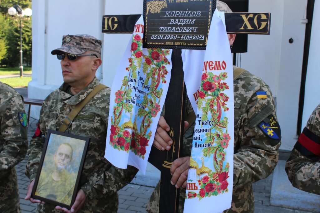 захисниками