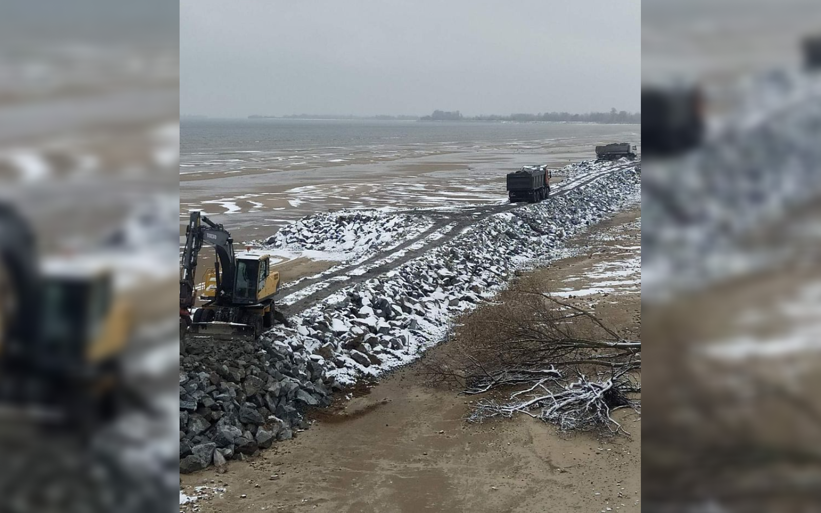 Берег Кременчуцького водосховища. Будівництво дамби