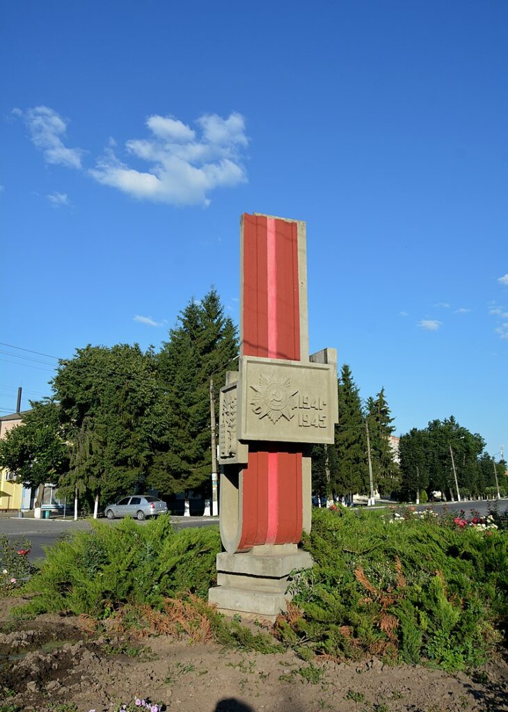 радянську символіку облили фарбою