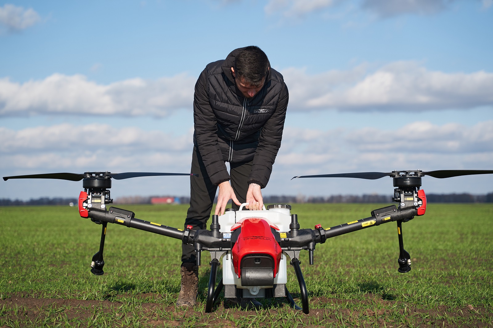 Дрон-обприскувач. Ілюстративне фото