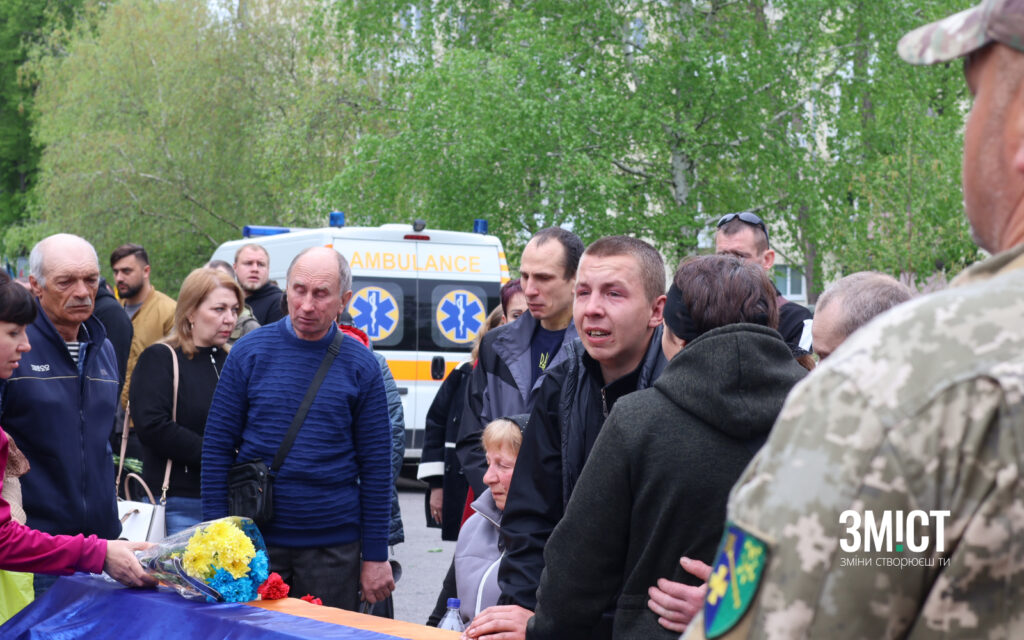 Син воїна прощається з батьком. Олександр Ігнатьєв поліг у бою на східному фронт