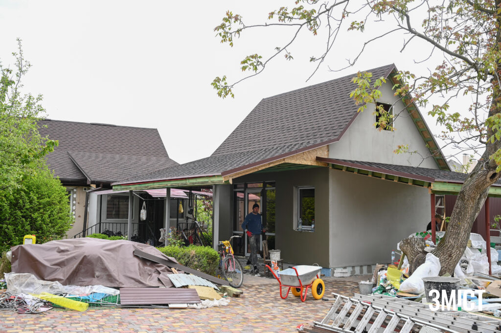 Росія обстрілює Миргород, але місто відбудовується