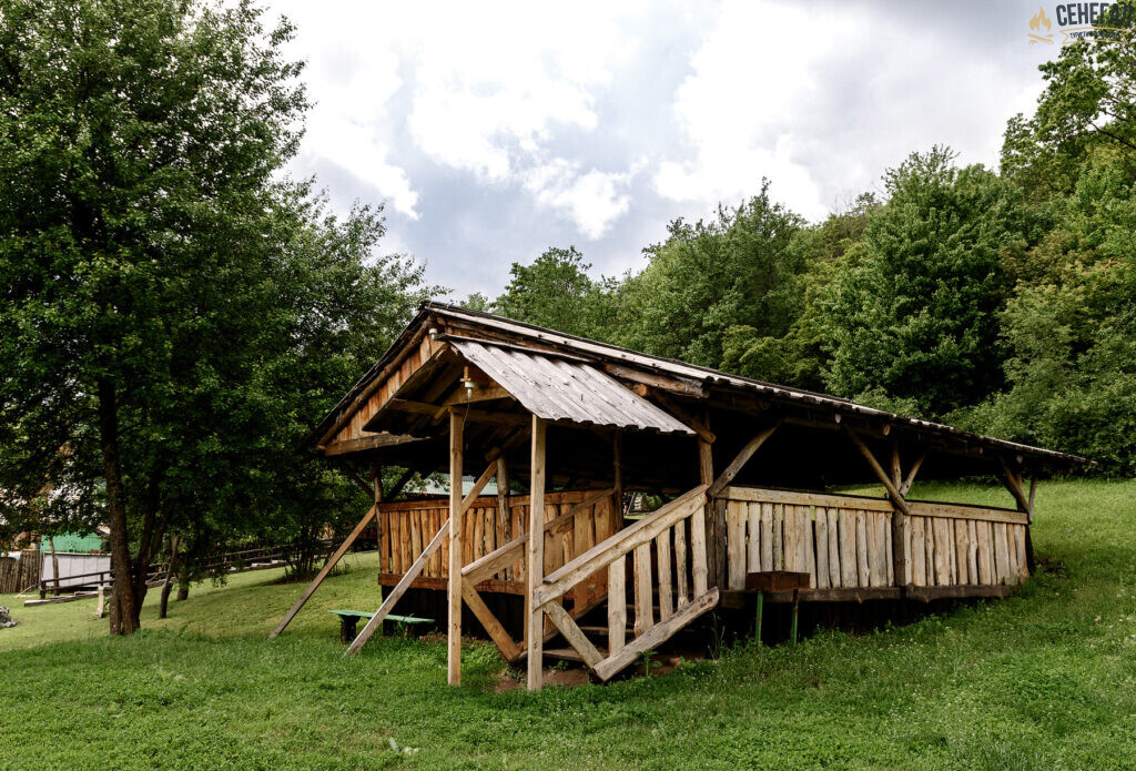 Ілюстративне фото. Альтанка на території бази «Сенегал»