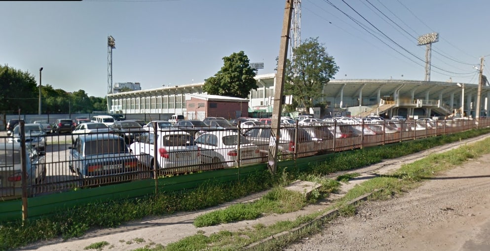 Паркувальний майданчик біля стадіону «Ворскла»