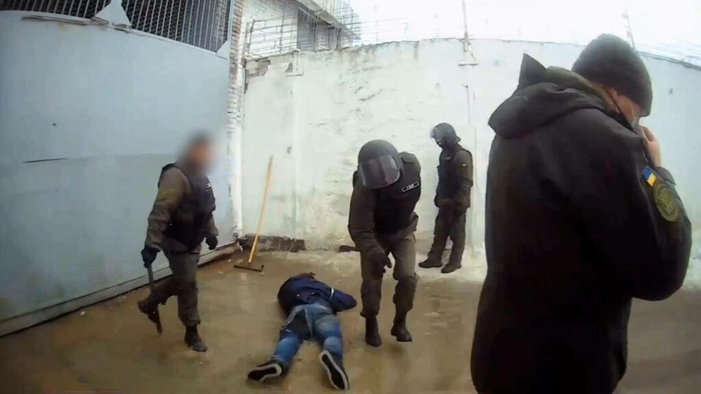 У Божковській колонії викрили організовану злочинну групу, що могла катувати і вбивати увʼязнених. Адміністрація причетна