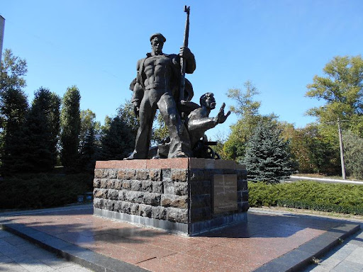 Пам’ятник матросам Дніпровської флотилії