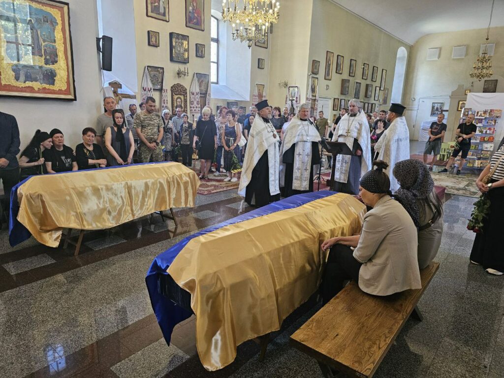 Відспівування воїнів у Полтаві. Фото оприлюднили на фейсбук-сторінці Свято-Успенського собору