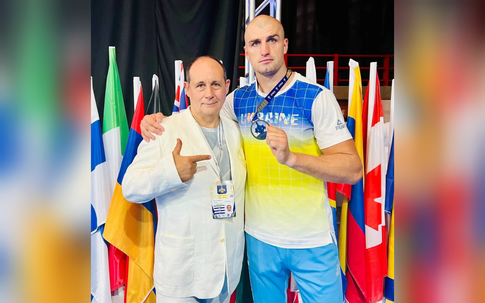 Олег Приймачов (праворуч) з тренером