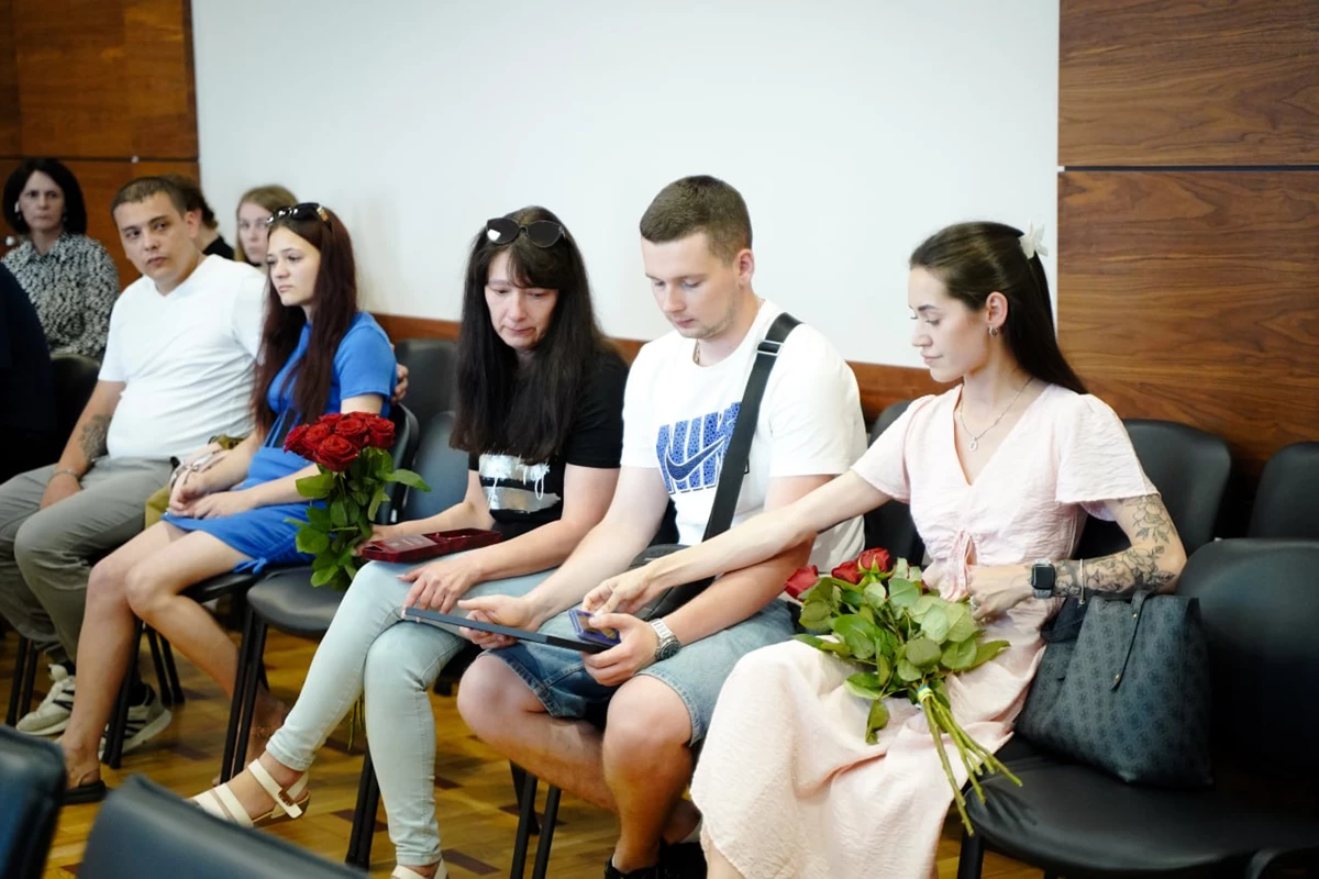 Рідним полеглих поліцейських передали їхні нагороди