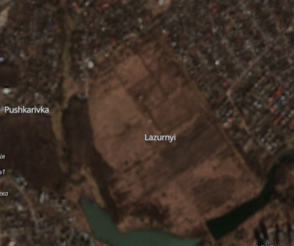 Супутникове зображення ділянки 28 лютого 2024 року. На фото видно вириті траншеї