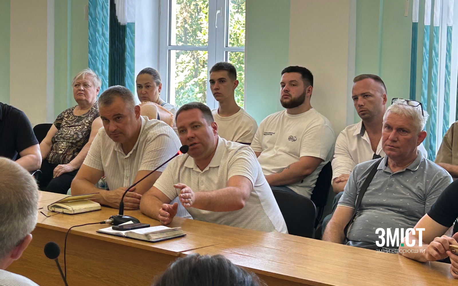 Заступник технічного директора з високовольтних мереж «Полтаваобленерго» Валентин Севідов на засіданні містобудівної комісії 18 липня