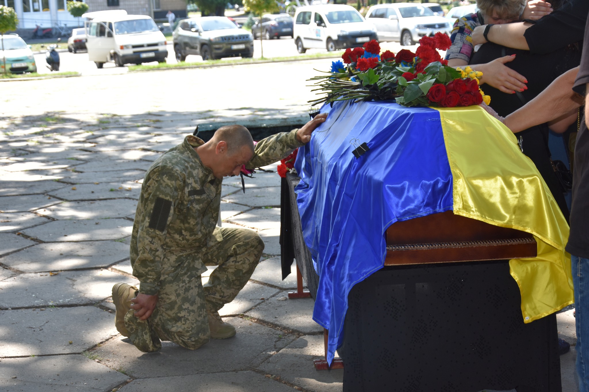 Прощання із загиблим воїном у Пирятині 21 серпня