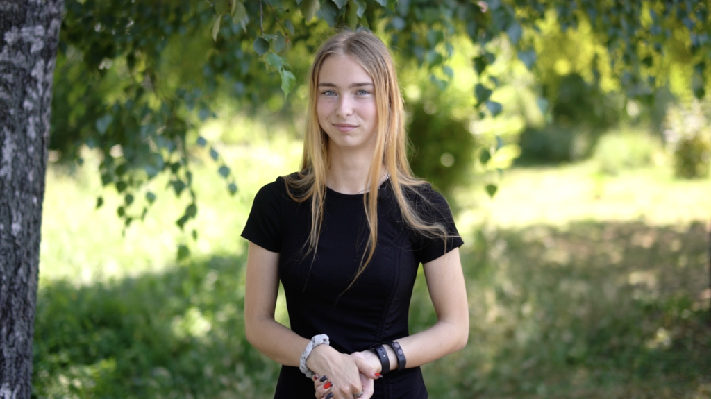 Аня Голованова з Градизька розповідає про свою любов до музики та навчання в музичній школі. Фото: ШоТам