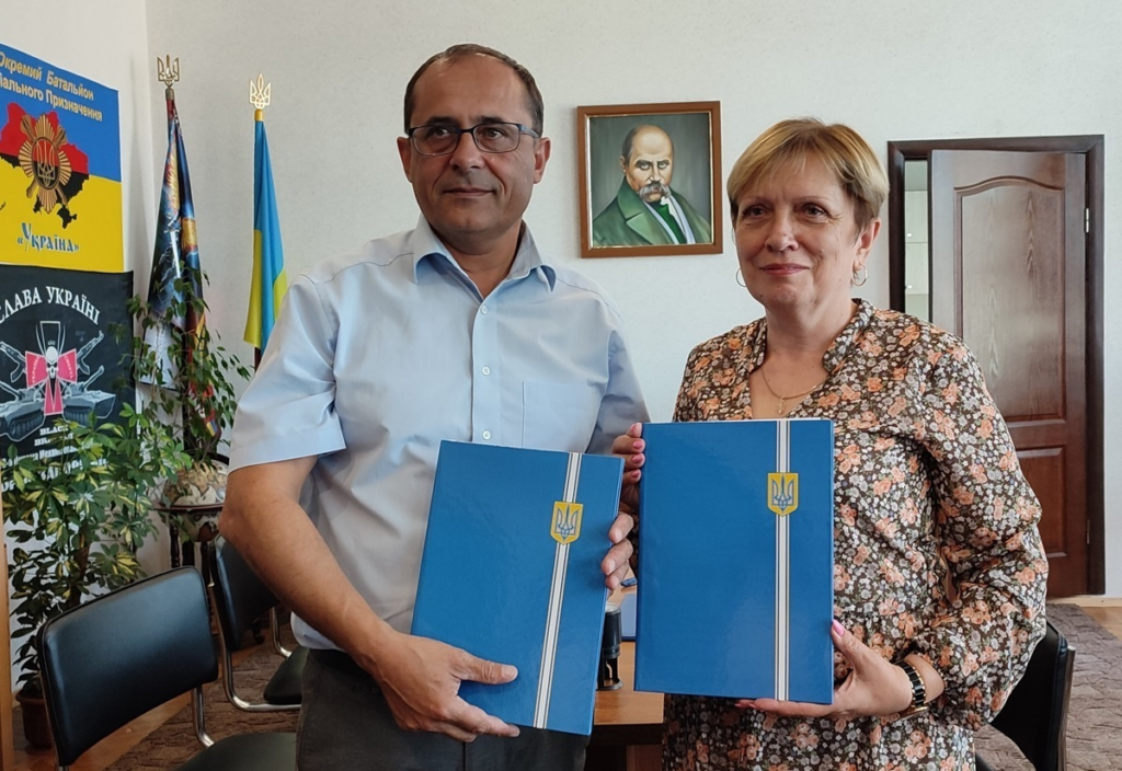 Голова Лохвицької громади Віктор Радько та голова Сенчанської громади Наталія Сліпухова. Фото: decentralization.ua