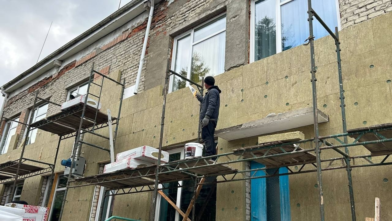 Ілюстративне фото. Утеплення фасаду закладу освіти в Сарненській громаді