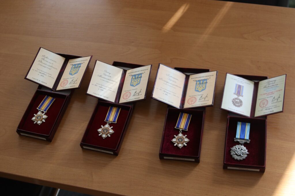 Нагороди, які передали рідним захисників