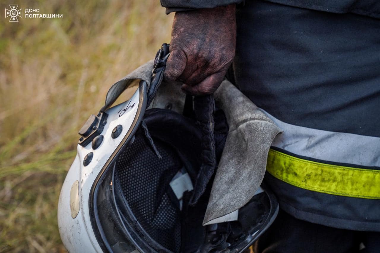 Рятувальники під час ліквідації наслідків пожежі