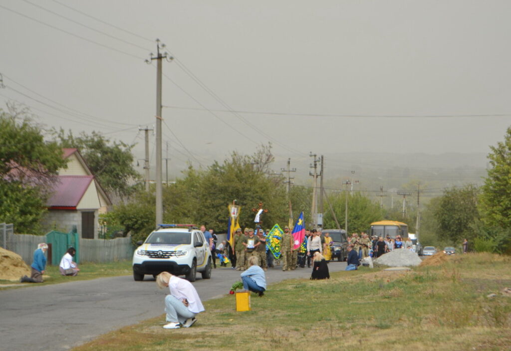 Прощання з воїном у Білицькій громаді. Фото з фейсбук-стоорінки громади.