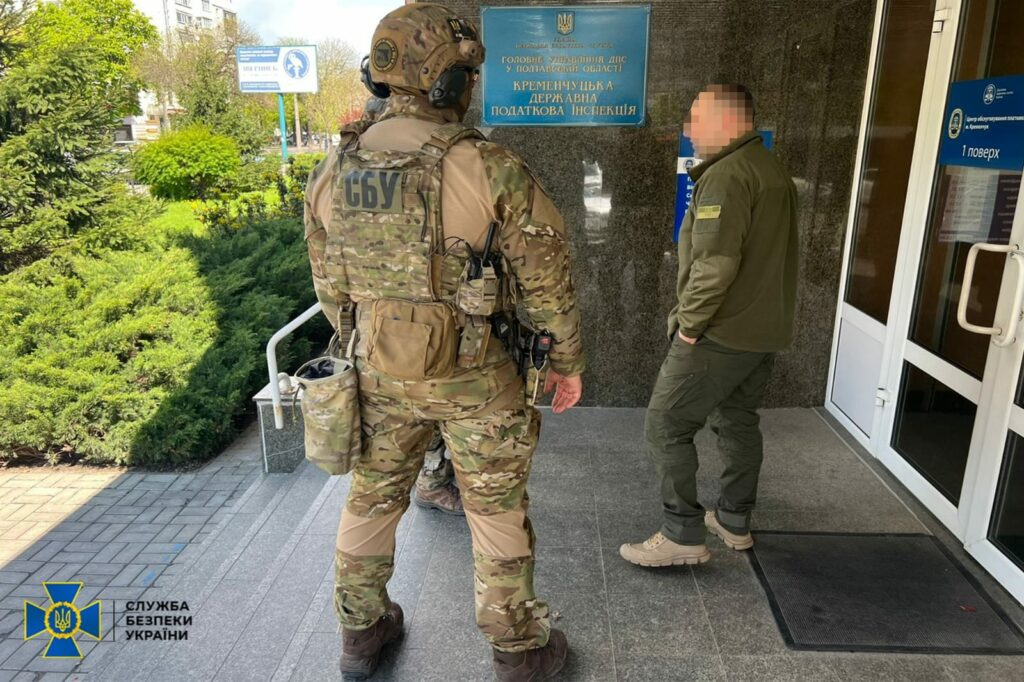 На Полтавщині оголосили вирок експодатківцю, який за 4500 доларів обіцяв «білий квиток»