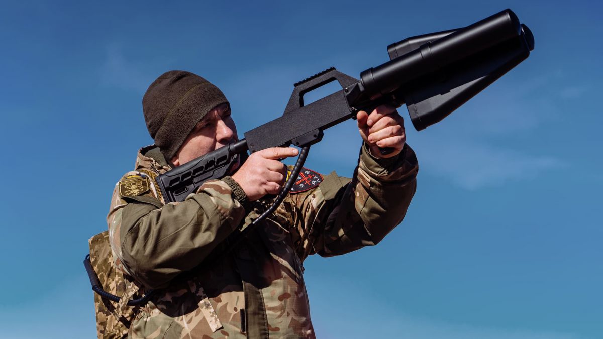 Ілюстративне фото. Антидронова рушниця у застосуванні воїном