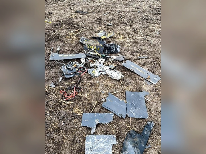 Уламки збитого дрона під час попередніх атак.