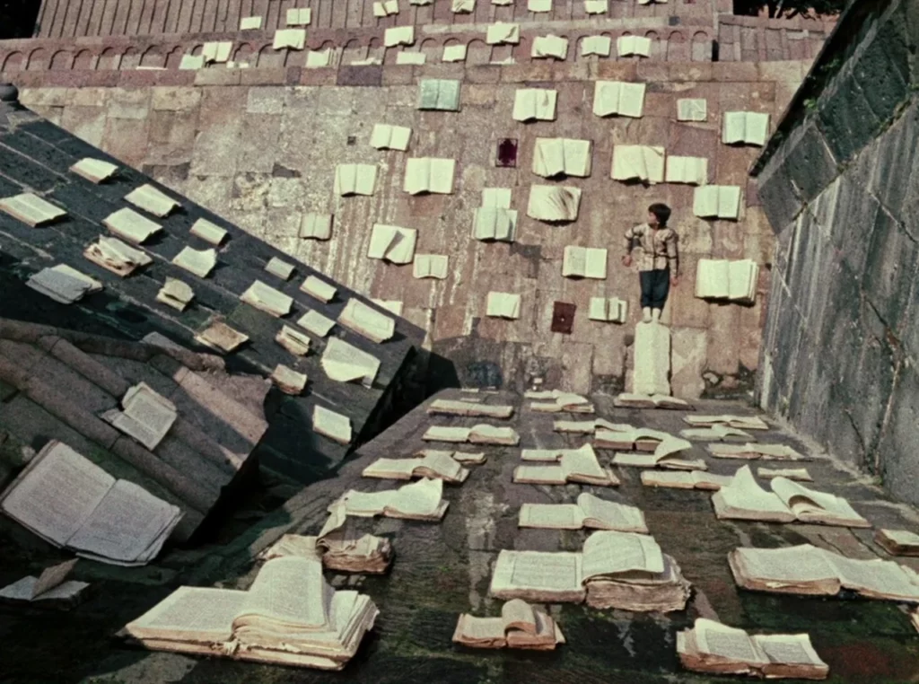 Кадр з фільму «Колір граната».