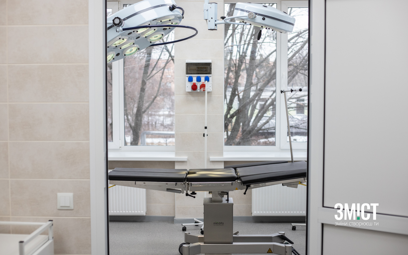 Відділення невідкладної допомоги першої міської лікарні, куди везли поранених після обстрілу Інституту зв’язку