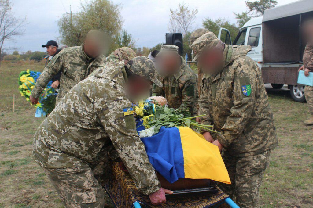 Прощання з полеглим захисником у Зінківській громаді. 