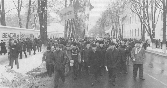 2 грудня 2004 року. Кількатисячна помаранчева хода у центрі Полтави