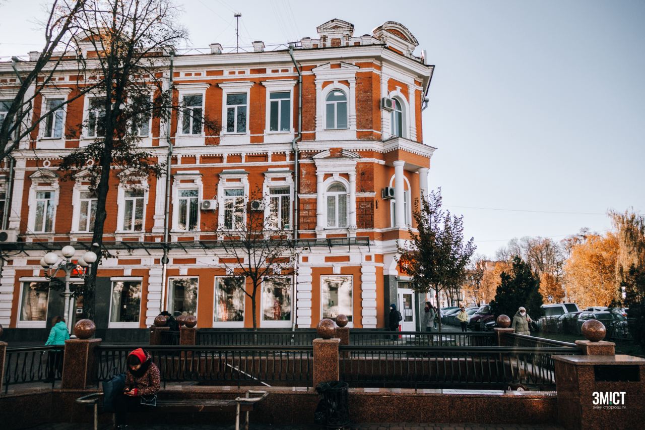 Колишній готель «Грандь Отель» з магазинами